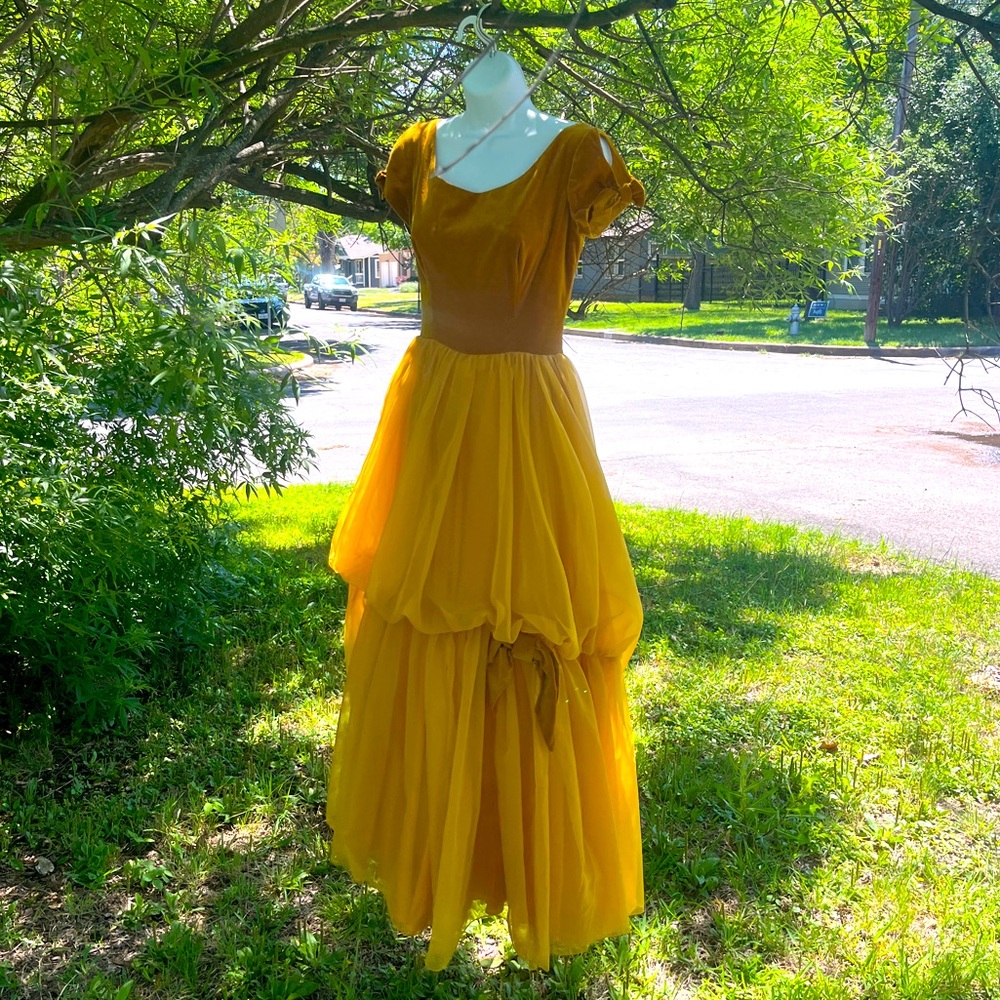 Mustard 50s vintage ballgown size 2